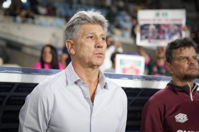 RENATO GAÚCHO - Fluminense até fazia boa exibição defensiva na etapa inicial, até sofrer gol bobo no último lance. Ofensivamente, time foi uma lástima, criando muito pouco - apenas um chute a gol: o do pênalti de Cano. NOTA 4,0. Foto: MARCELO GONÇALVES / FLUMINENSE F.C.