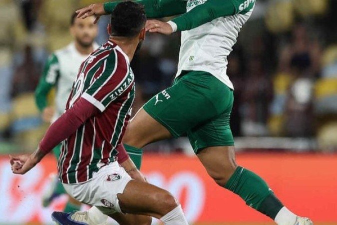 VITOR ROQUE - O nome do jogo, para o bem e para o mal. Cometeu o pênalti que originou o gol do Fluminense, mas se redimiu em grande estilo ao marcar o gol da virada com oportunismo e frieza, mostrando poder de decisão. NOTA: 7,5. Cesar Greco/Palmeiras