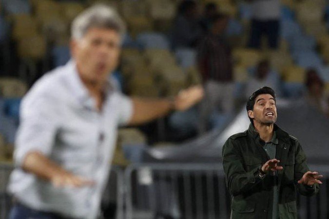 ABEL FERREIRA - Viu sua equipe ser dominada no início, mas teve estrela com a entrada forçada de Sosa, que deu a assistência para o empate. Soube corrigir o time no intervalo e mostrou coragem nas trocas que resultaram na virada. Controlou bem o jogo até a expulsão de Allan. NOTA: 7,5. Cesar Greco/Palmeiras