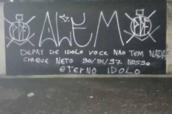 Muros do Parque São Jorge amanhecem pichados - (crédito: Foto: Reprodução) Muros do Parque São Jorge amanhecem pichados - (crédito: Foto: Reprodução)