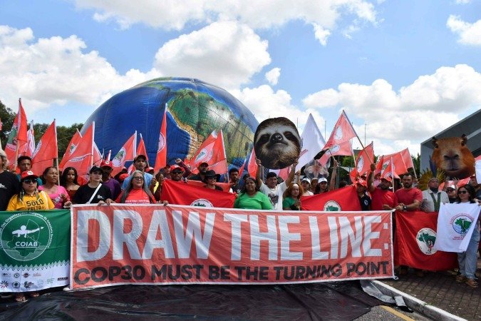 Indígenas fazem protesto em frente às obras da COP30, em Belém
 -  (crédito: Divulgação/ João Paulo Guimarães)