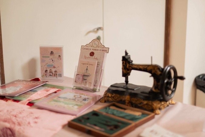 A máquina de costura é um dos objetos da oficina no CCBB
