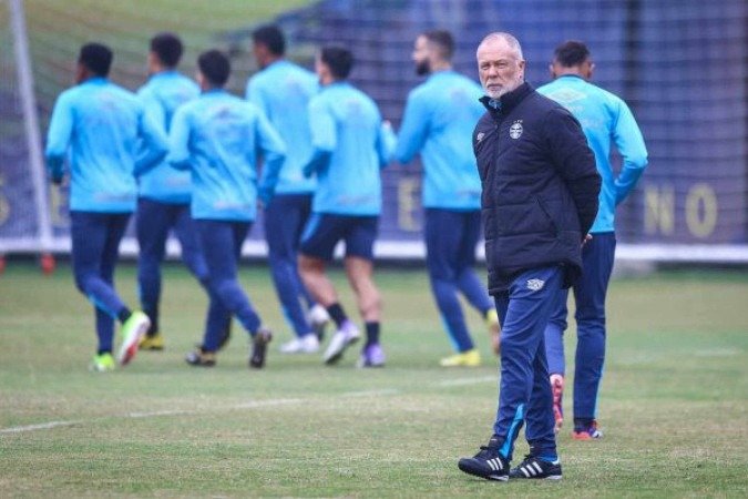 Mano tem dúvidas na escalação do Grêmio - (crédito: Foto: Lucas Uebel / Grêmio FBPA) Mano tem dúvidas na escalação do Grêmio - (crédito: Foto: Lucas Uebel / Grêmio FBPA)
