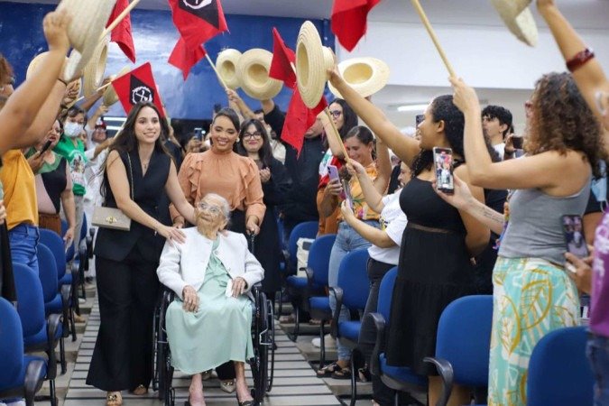 Elizabeth recebeu a máxima distinção que uma instituição de nível superior pode conceder, o título de Doutora Honoris Causa - (crédito: Divulgação UFPB) Elizabeth recebeu a máxima distinção que uma instituição de nível superior pode conceder, o título de Doutora Honoris Causa - (crédito: Divulgação UFPB)