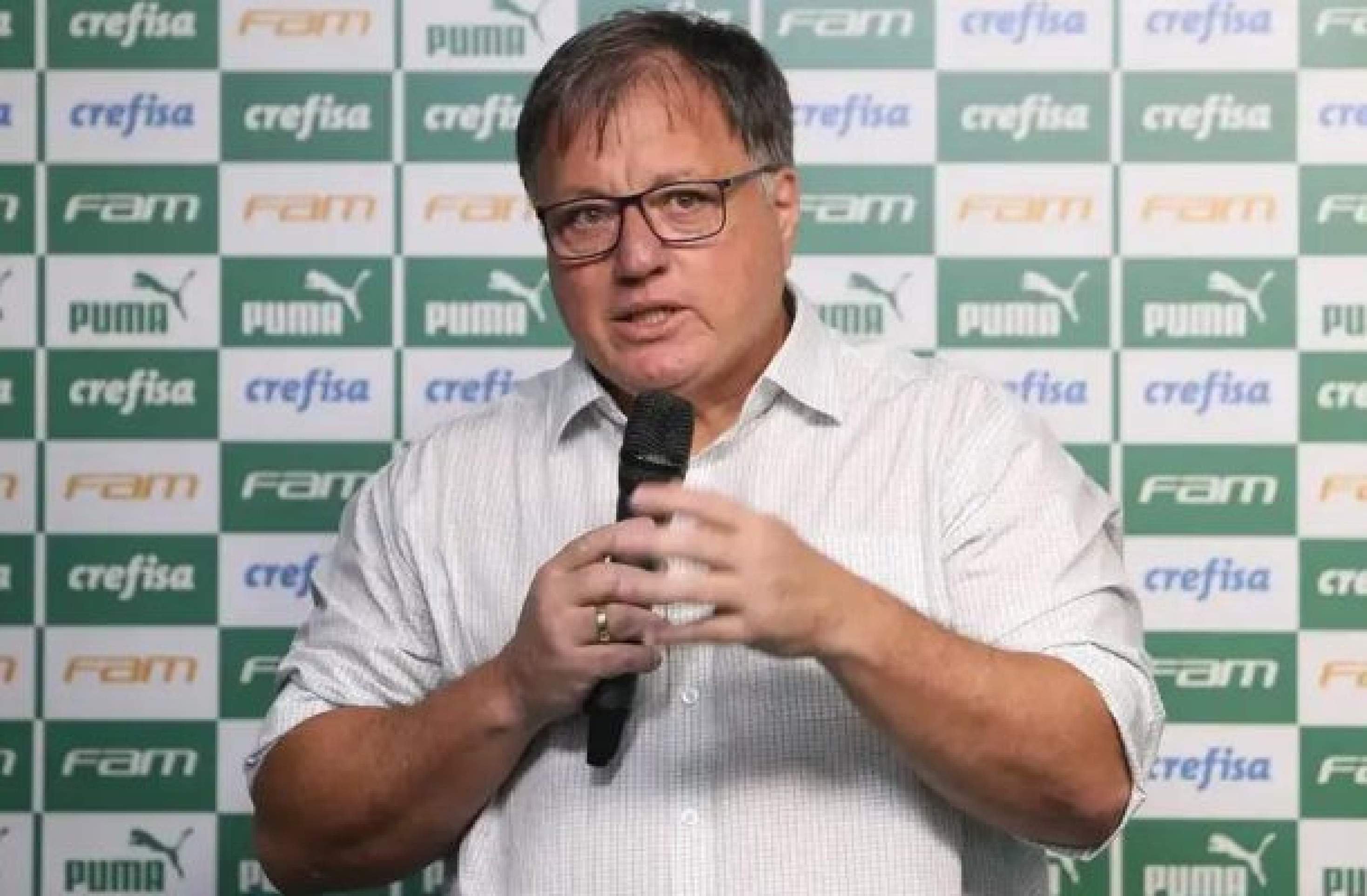Barros rebate críticas sobre seu trabalho no Palmeiras: ‘Me entrego diariamente’