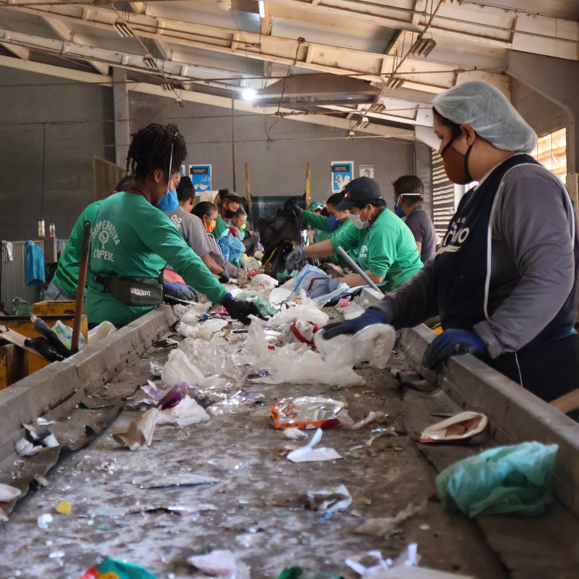 Do lixo ao asfalto: qual o destino do plástico? 