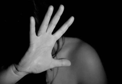 Menina teria sido vítima de uma emboscada planejada pelo próprio namorado, um dos estupradores -  (crédito: Pixabay/ reprodução) -Menina teria sido vítima de uma emboscada planejada pelo próprio namorado, um dos estupradores -  (crédito: Pixabay/ reprodução)