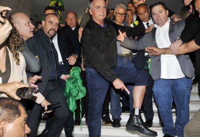  21/07/2025. Crédito: Minervino Júnior/CB/D.A Press. Brasil.  Brasilia - DF. Ex presidente Jair Bolsonaro na Câmara dos Deputados mostrando a tornozeleira eletrônica. -  (crédito:  Minervino Júnior/CB) - 21/07/2025. Crédito: Minervino Júnior/CB/D.A Press. Brasil.  Brasilia - DF. Ex presidente Jair Bolsonaro na Câmara dos Deputados mostrando a tornozeleira eletrônica. -  (crédito:  Minervino Júnior/CB)