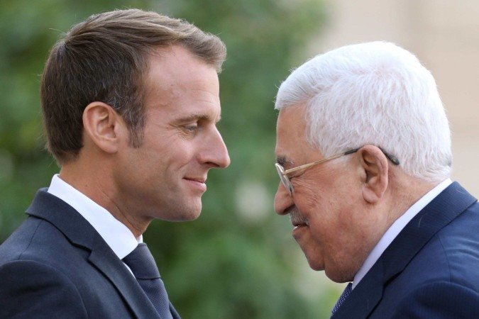 Macron e o líder palestino, Mahmud Abbas, em foto de arquivo: decisão será oficializada em dois meses - (crédito: Ludovic Marin/AFP) Macron e o líder palestino, Mahmud Abbas, em foto de arquivo: decisão será oficializada em dois meses - (crédito: Ludovic Marin/AFP)