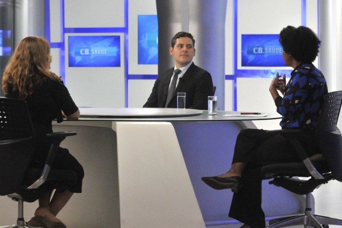 O cirurgião geral e coloproctologista do Hospital Anchieta Landwehrner Lucena em entrevista ao CB.Poder fala sobre o câncer colorretal. Na bancada, as jornalistas Carmen Souza e Paloma Oliveto - (crédito: Marcelo Ferreira/CB/D.A Press) O cirurgião geral e coloproctologista do Hospital Anchieta Landwehrner Lucena em entrevista ao CB.Poder fala sobre o câncer colorretal. Na bancada, as jornalistas Carmen Souza e Paloma Oliveto - (crédito: Marcelo Ferreira/CB/D.A Press)