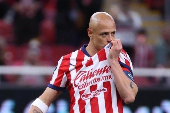 Federação Mexicana pune Chicharito Hernández, ex-Manchester United, por comentários sexistas - (crédito: Divulgação / Chivas) Federação Mexicana pune Chicharito Hernández, ex-Manchester United, por comentários sexistas - (crédito: Divulgação / Chivas)