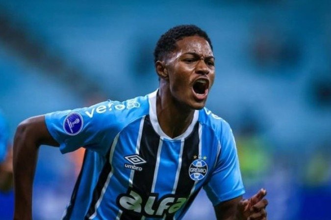 RIQUELME - Ficou muito preso à marcação e teve atuação apagada - Nota 5,0 - Lucas Uebel / Grêmio