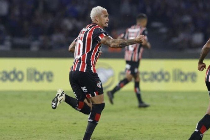 LUCIANO - Decisivo. Participou bem do jogo, se movimentou bastante e criou boas oportunidades. Foi premiado com o gol após bela jogada de Ferreira. NOTA: 7,5 - Foto: Rubens Chiri/saopaulofc.net