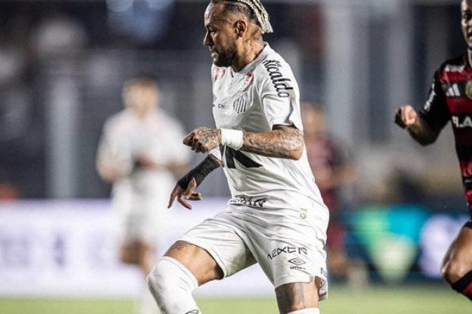 NEYMAR - Jogando como 10, o craque nÃ£o teve uma grande noite. NÃ£o conseguiu chamar o jogo para si e, nas oportunidades que teve, algumas claras, nÃ£o conseguiu aproveitar. AlÃ©m disso, segue mostrando um perfil muito estressado, discutindo mais uma vez com torcedores. Nota: 5,5 - Foto: Raul Baretta/Santos FC