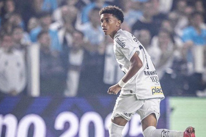 ROBINHO JR - Mesmo com poucos minutos em campo, conseguiu trazer um novo volume para a partida. Acelerou as jogadas no ataque e, mais uma vez, participou da jogada que gerou o gol. Nota: 6 - Foto: Raul Baretta/Santos FC