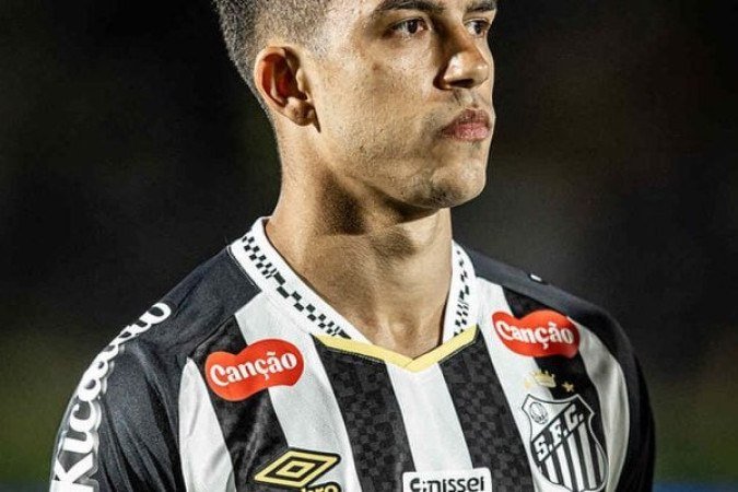 IGOR VINÍCIUS - Entrou na reta final e conseguiu aumentar o volume de jogo pelo lado direito. Conseguiu gerar um bom passe para gol e ganhou mais moral com o treinador. Nota: 5,5 - Foto: Raul Baretta/Santos FC