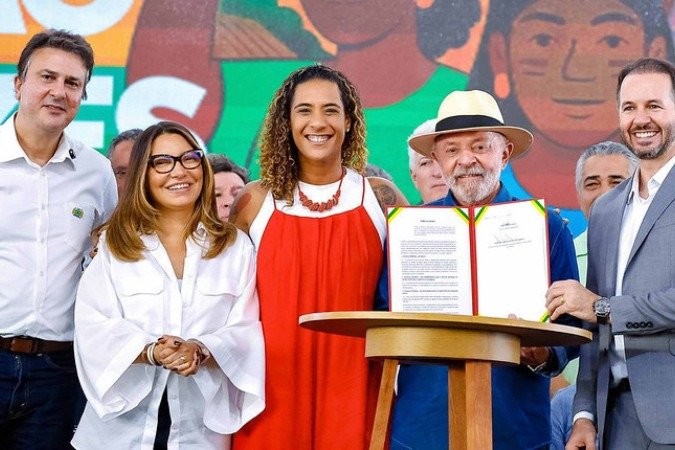 Presidente Lula durante cerimônia de entregas do governo federal ao Vale do Jequitinhonha, no Parque de Eventos de Minas Novas (MG) -  (crédito:  Ricardo Stuckert/PR)