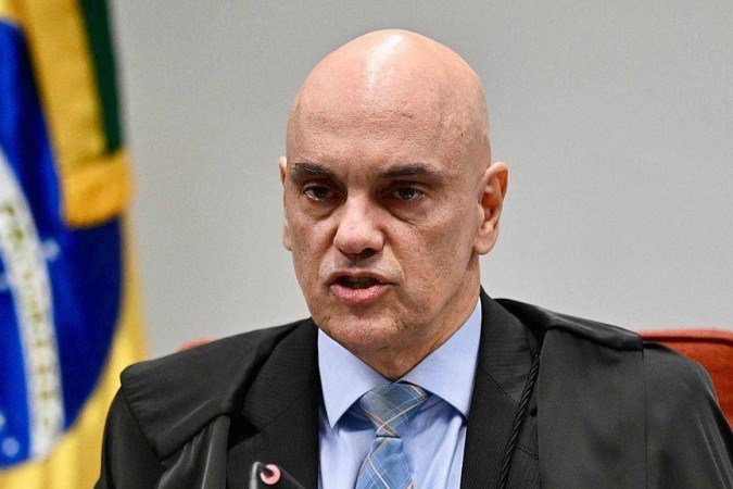 Moraes decide não prender Bolsonaro por aparecer em redes sociais: 'Irregularidade isolada' -  (crédito: BBC Geral)
