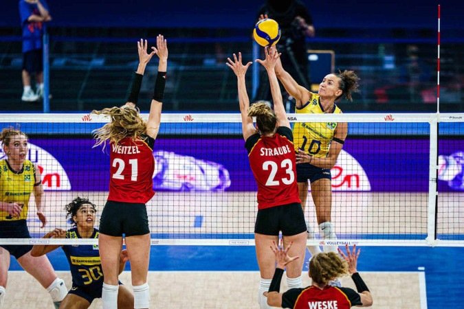 Capitã Gabi foi peça importante no time de Zé Roberto na classificação sobre a Alemanha: 12 pontos - (crédito: Volleyball World ) Capitã Gabi foi peça importante no time de Zé Roberto na classificação sobre a Alemanha: 12 pontos - (crédito: Volleyball World )