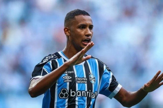 ANDRÉ HENRIQUE - Entrou no lugar de Cristian Olivera, teve altos e baixos na partida, com destaque para o belo chute que terminou na trave - Nota 6,5 - Lucas Uebel / Grêmio
