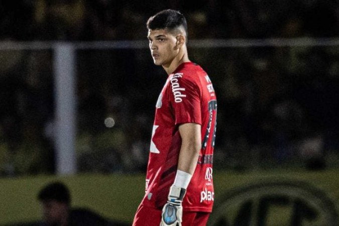 GABRIEL BRAZÃO - Ficou marcado pelo lance do primeiro gol, onde foi indeciso no lance e ficou batido no lance. Depois, conseguiu aparecer com boas defesas, voltando aquilo que o torcedor do Peixe espera. Nota: 5,5 - Foto: Raul Baretta/Santos FC