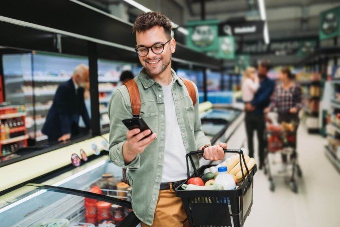 Organizar as finanças ajuda a economizar na hora de fazer compras no supermercado (Imagem: hedgehog94 | Shutterstock) - (crédito: EdiCase) Organizar as finanças ajuda a economizar na hora de fazer compras no supermercado (Imagem: hedgehog94 | Shutterstock) - (crédito: EdiCase)