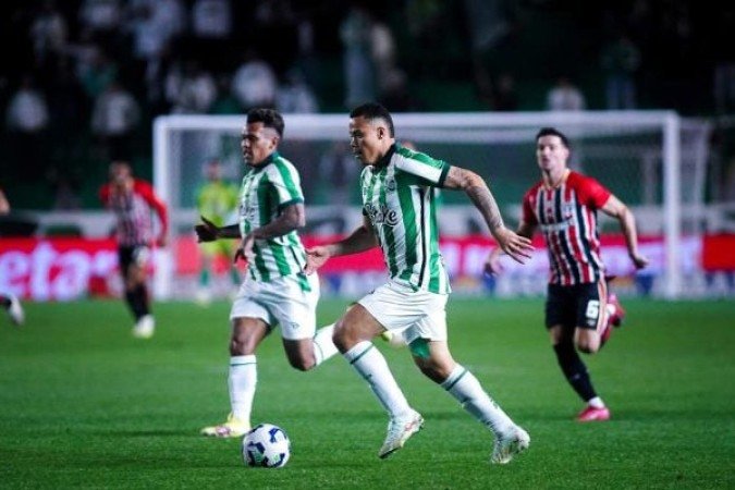 JUVENTUDE - Quase não ameaçou o São Paulo. Foi dominado na maior parte do tempo e não soube o que fazer quando teve o controle da posse de bola. O goleiro Gustavo foi o grande destaque, com defesas importantes que evitaram uma derrota mais pesada. NOTA: 4,0 - Foto: Fernando Alves/ECJ