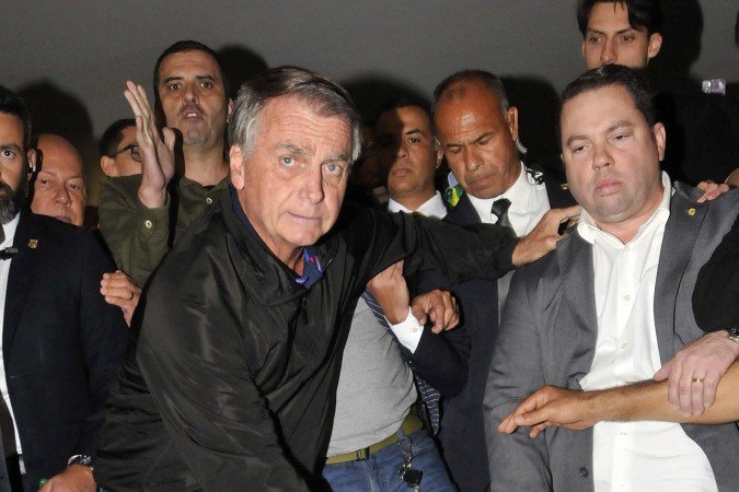  21/07/2025. Crédito: Minervino Júnior/CB/D.A Press. Brasil.  Brasilia - DF. Ex presidente Jair Bolsonaro na Câmara dos Deputados mostrando a tornozeleira eletrônica.