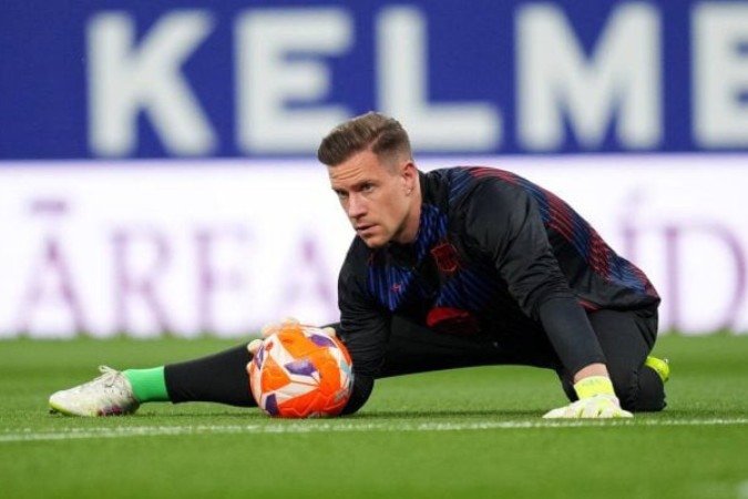 Goleiro do Barcelona vai passar por cirurgia nas costas - (crédito: Foto: getty images) Goleiro do Barcelona vai passar por cirurgia nas costas - (crédito: Foto: getty images)