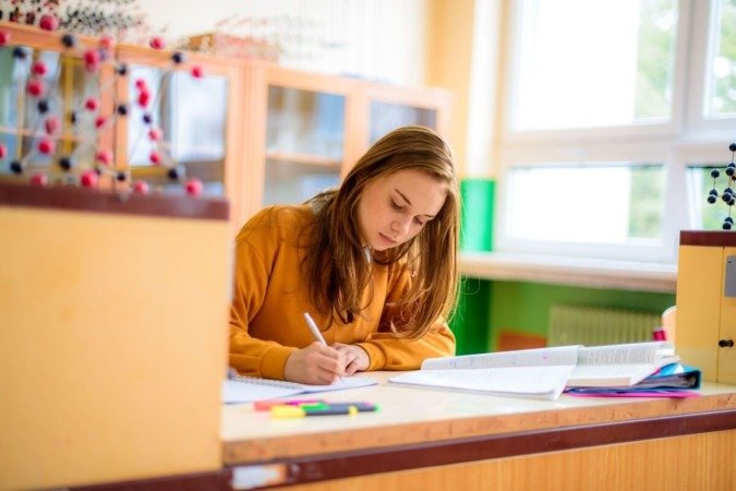 Entender a aplicação da química no dia a dia é essencial para se dar bem na prova de Ciências da Natureza do Enem (Imagem: ABO PHOTOGRAPHY | Shutterstock) - (crédito: EdiCase) Entender a aplicação da química no dia a dia é essencial para se dar bem na prova de Ciências da Natureza do Enem (Imagem: ABO PHOTOGRAPHY | Shutterstock) - (crédito: EdiCase)