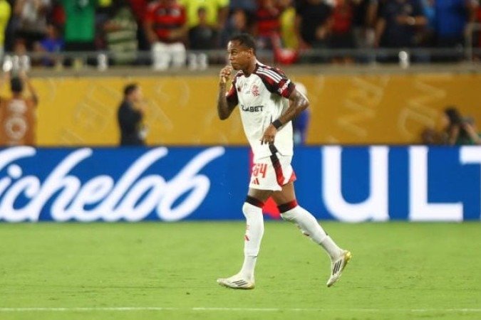 WALLACE YAN – Sua entrada no lugar de Luiz Araújo, aos 17 do segundo tempo, era para dar mais força dentro da área de ataque. E deu certo. Jogou com atitude, entrou várias vezes pela direita e deu a assistência para o gol de Wesley. Este garoto tem algo a mais. NOTA 7,0. Foto:  Gilvan de Souza/Flamengo