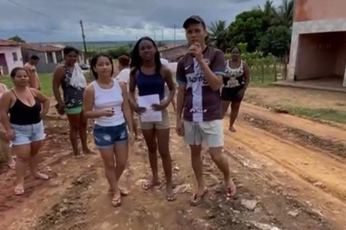 Vídeo: jovens cobram melhorias a prefeito e viram alvo de intimação