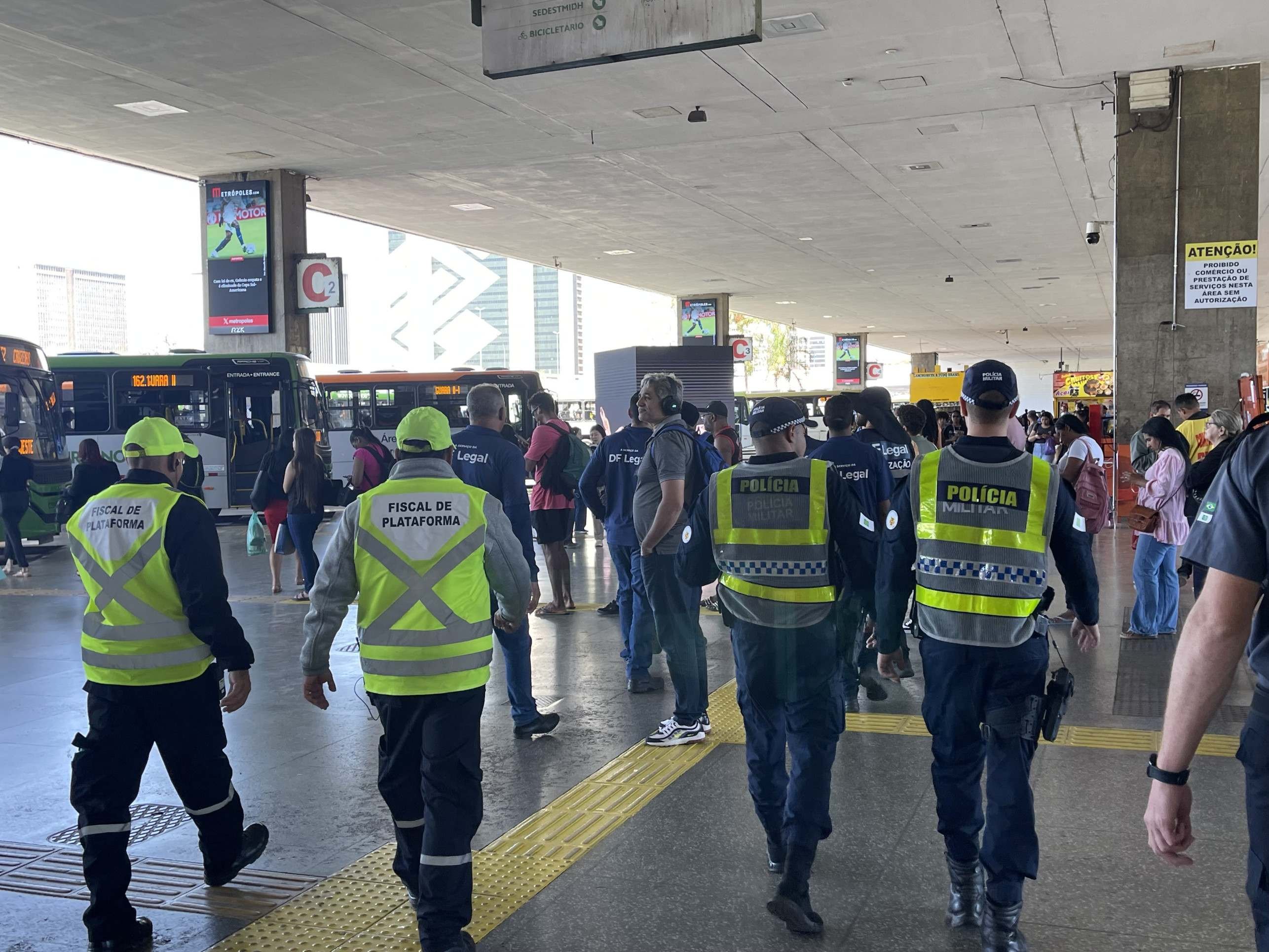 PMDF e DF Legal realizam rondas no terminal rodoviário