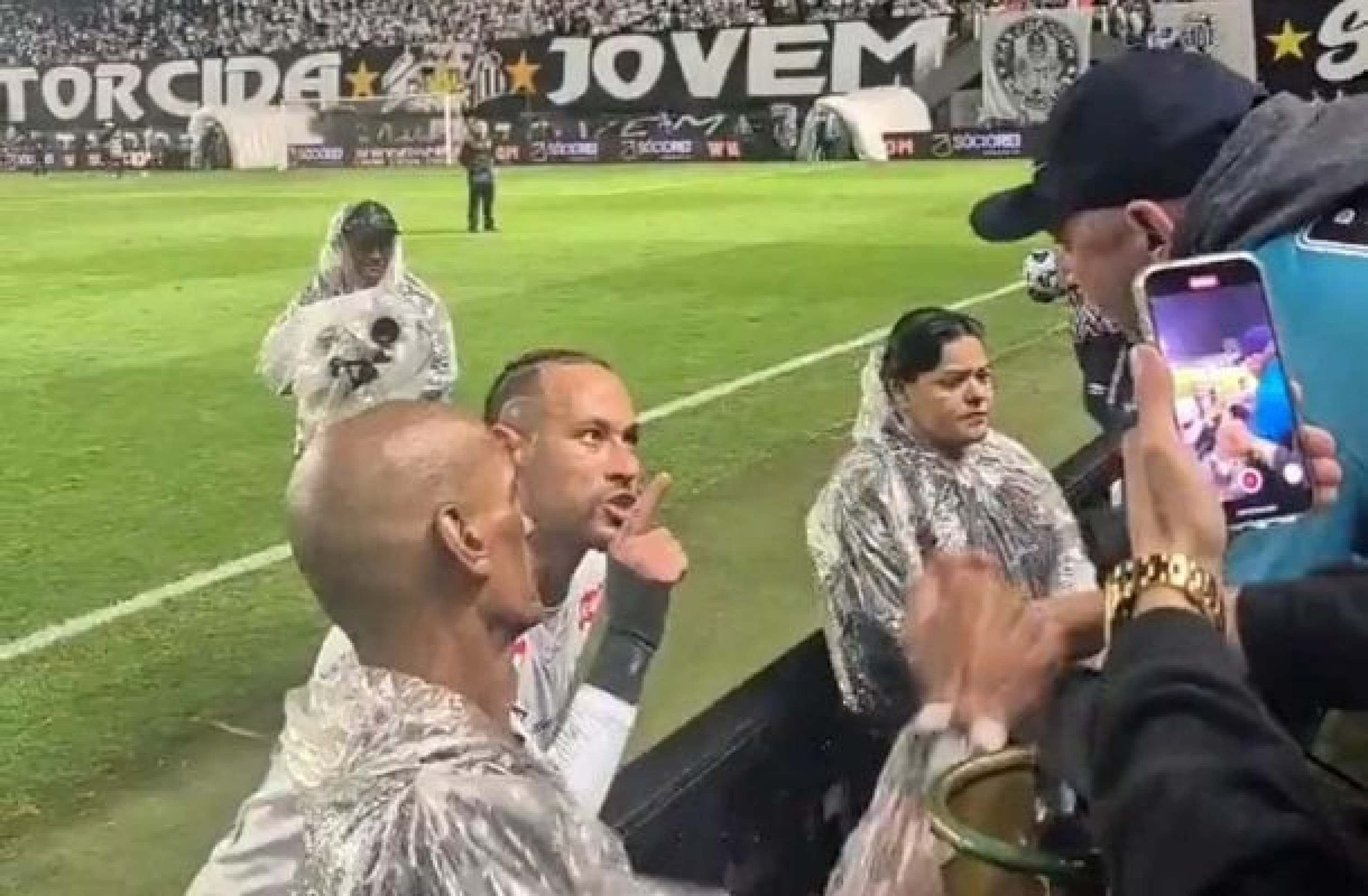 Torcedor do Santos que discutiu com Neymar reavalia conduta, mas reitera cobrança