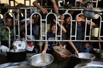 Estima-se que um em cada três moradores da Faixa de Gaza está há dias sem comer  -  (crédito:  AFP)