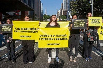 Entidades protestam e alertam para grave impacto por causa do licenciamento ambiental -  (crédito:  AFP)