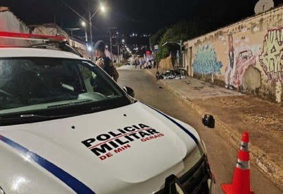 Crime ocorreu na noite de quinta-feira e polícia supões que eles eram vigidos -  (crédito: Redes sociais)