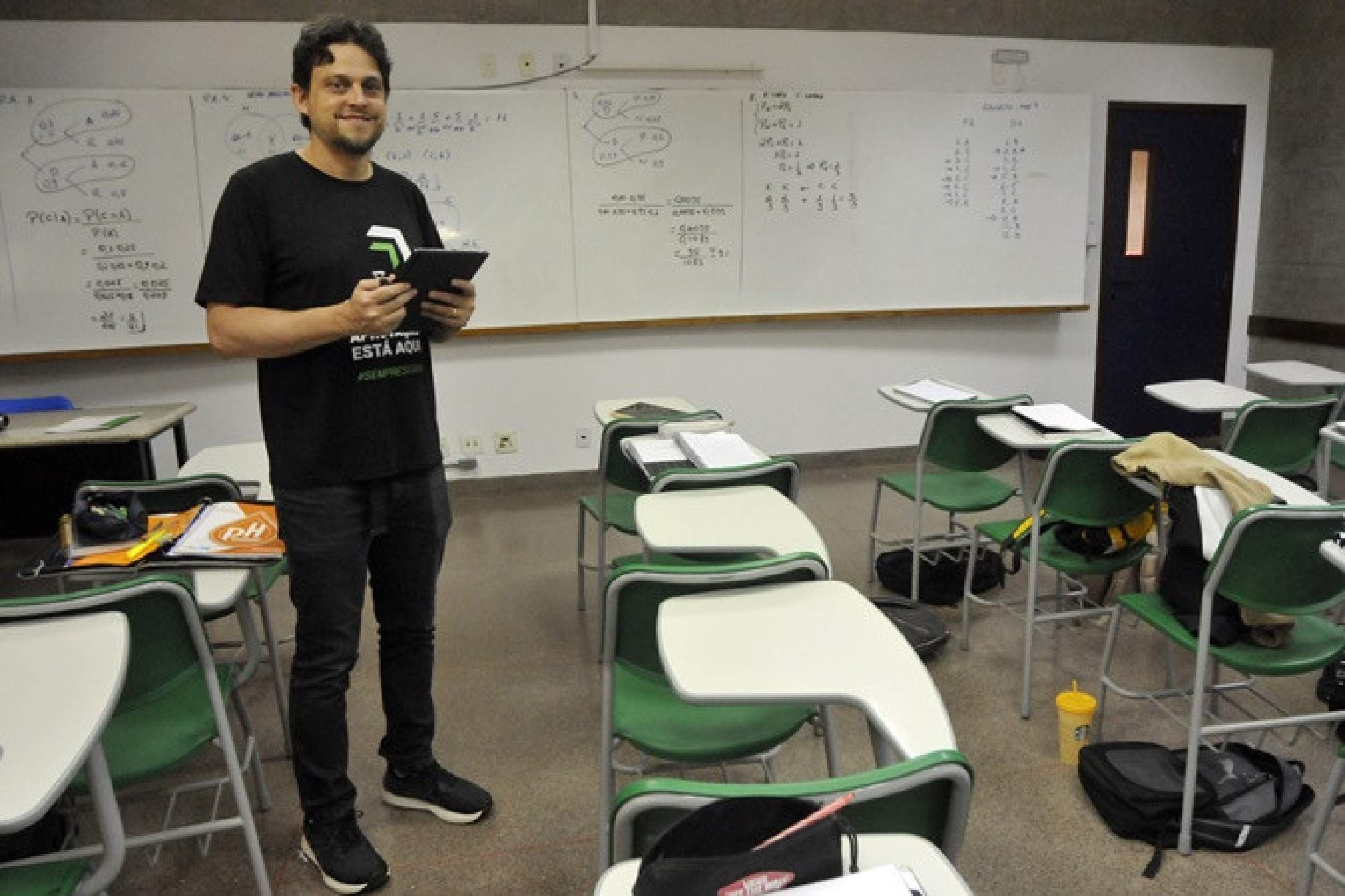 Quando um professor trabalha de maneira integral, ele acompanha os alunos por mais de uma série