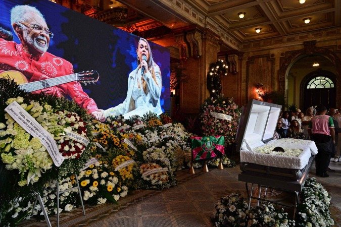  General view of the funeral of Brazilian singer and actress Preta Gil, at Municipal Theater of Rio de Janeiro, Brazil on July 25, 2025. Petra Gil, daughter of musical legend Gilberto Gil, died on July 20 in  New York, US, at the age of 50 after battling cancer. (Photo by Pablo PORCIUNCULA / AFP)
      