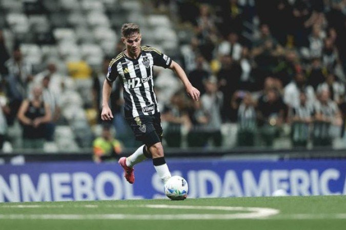 NATANAEL - Apareceu de uma forma mais ofensiva ao longo da partida. Porém, não conseguiu ser uma peça que levou perigo ao adversário, com muitos erros ao longo da partida e dando sinais de desgastes, mesmo em lances nos minutos iniciais. Nota: 4,5 - Foto: Pedro Souza/Atlético