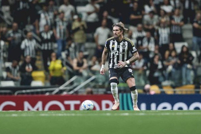 LYANCO - O zagueiro demonstrou muita força ao longo da partida, conseguindo se comportar muito bem nos momentos em que precisou aparecer na defesa. Além disso, apareceu bastante na construção de jogadas, tentando conexões com o ataque. Nota: 6 - Foto: Pedro Souza/Atlético