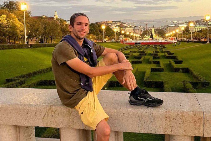 Artur mantém uma rotina de exercícios físicos como parte de seu tratamento -  (crédito: Arquivo pessoal/Artur de Medeiros Queiroz)