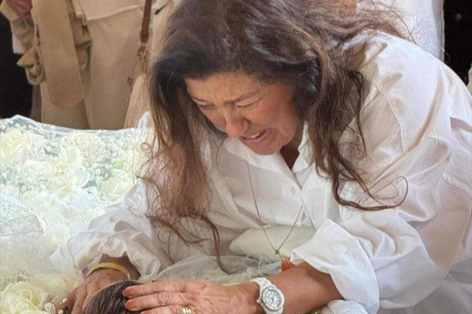 Regina Casé emociona-se no velório de Preta Gil - (crédito: Maria Clara Anselmo/ Rádio Tupi) Regina Casé emociona-se no velório de Preta Gil - (crédito: Maria Clara Anselmo/ Rádio Tupi)