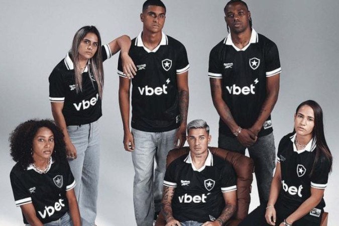 Novo segundo uniforme do Botafogo será todo preto - (crédito: Foto: Divulgação/Botafogo) Novo segundo uniforme do Botafogo será todo preto - (crédito: Foto: Divulgação/Botafogo)