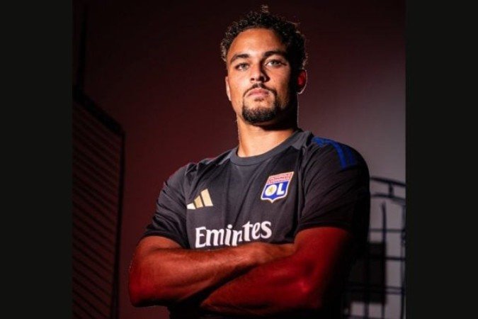 Zagueiro deixa o Casa Pia, de Portugal, e assina com o Lyon até 2030 - (crédito: Foto: Divulgação) Zagueiro deixa o Casa Pia, de Portugal, e assina com o Lyon até 2030 - (crédito: Foto: Divulgação)