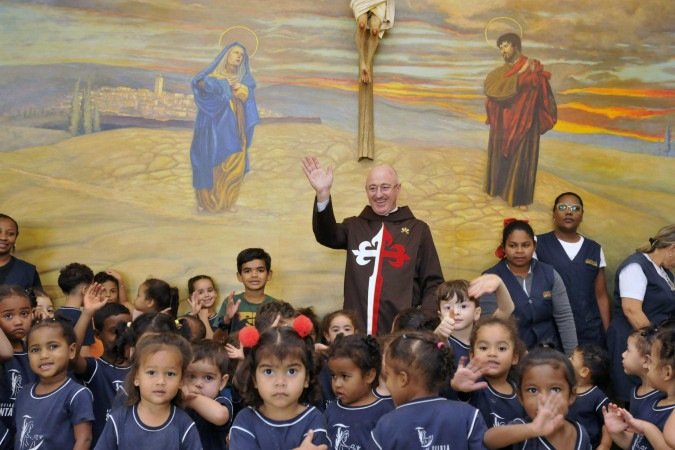  Aos 57 anos, sendo 40 deles dedicados à vida religiosa, padre Lourenço preside a Associação Cristã Santa Clara -  (crédito: Fotos: Minervino Júnior/CB/D.A.Press)