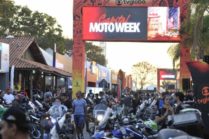Motociclistas de todo o Brasil e até do exterior chegaram com estilo, exibindo suas máquinas e os tradicionais coletes repletos de brasões de motoclubes - (crédito: Minervino Júnior/CB) Motociclistas de todo o Brasil e até do exterior chegaram com estilo, exibindo suas máquinas e os tradicionais coletes repletos de brasões de motoclubes - (crédito: Minervino Júnior/CB)
