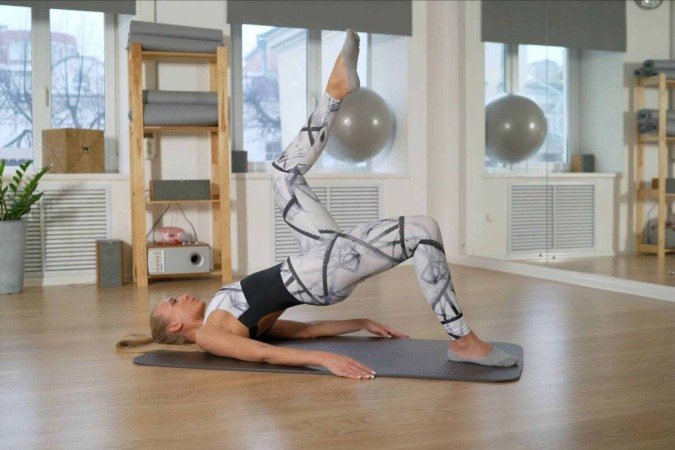 O pilates favorece a saúde física e mental de diversas maneiras (Imagem: Sidorov_Ruslan | Shutterstock) - (crédito: EdiCase) O pilates favorece a saúde física e mental de diversas maneiras (Imagem: Sidorov_Ruslan | Shutterstock) - (crédito: EdiCase)