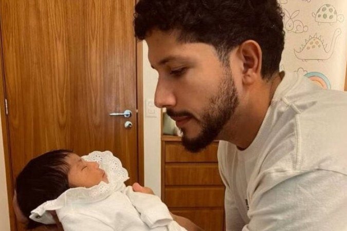 Yuri Lima e Iza se tornaram pais extremamente presentes após o nascimento de Nala -  (crédito: Foto: Reprodução / Instagram)