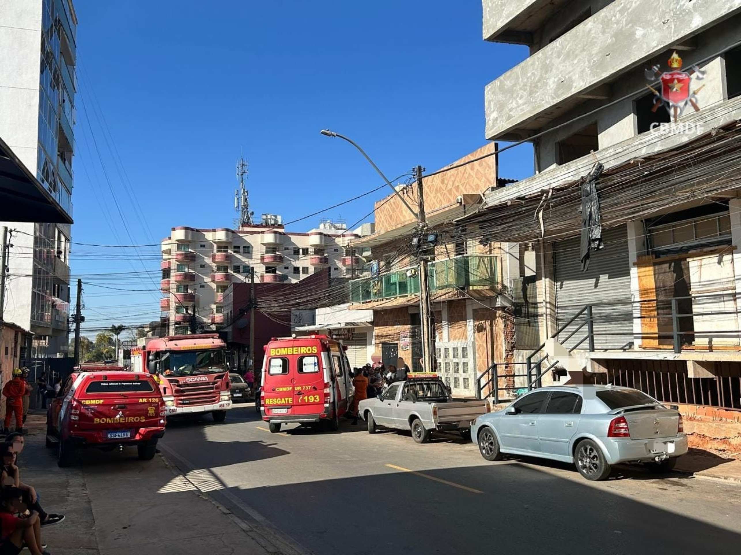 Homem que morreu ao cair em fosso de elevador celebrava emprego de amigo Homem que morreu ao cair em fosso de elevador celebrava emprego de amigo